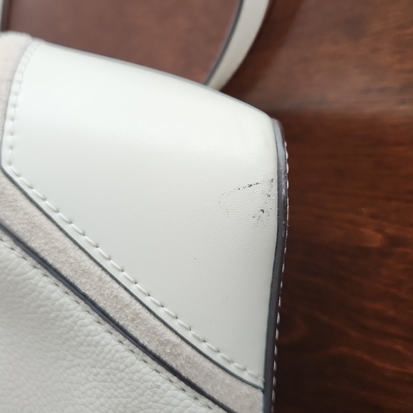 Micheal Kors Bucket Purse - Picture 7 of 7